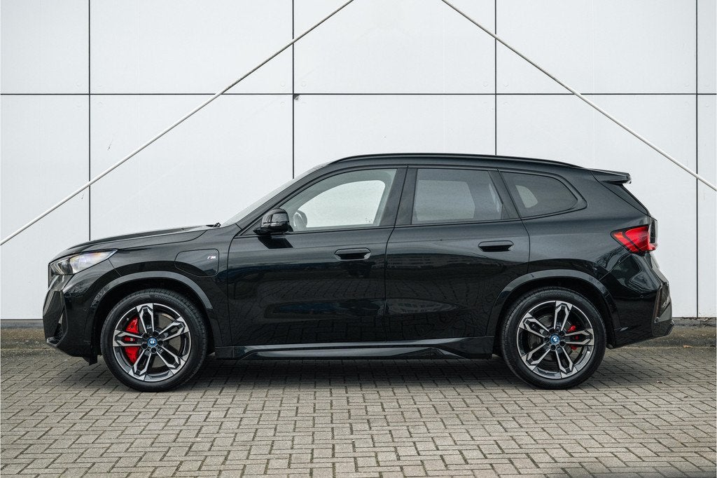 BMW X1 xDrive25e M Sport Automaat / Panoramadak / Sportstoel, Gebruikt, Zwart, Bedrijf, Hybride Elektrisch/Benzine
