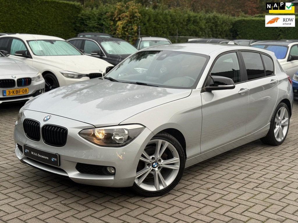 BMW 1-serie 116i Business+|Nieuwe Ketting + Klepseals|Naviga, Auto's, 1-Serie, Euro 5, Gebruikt, Zwart