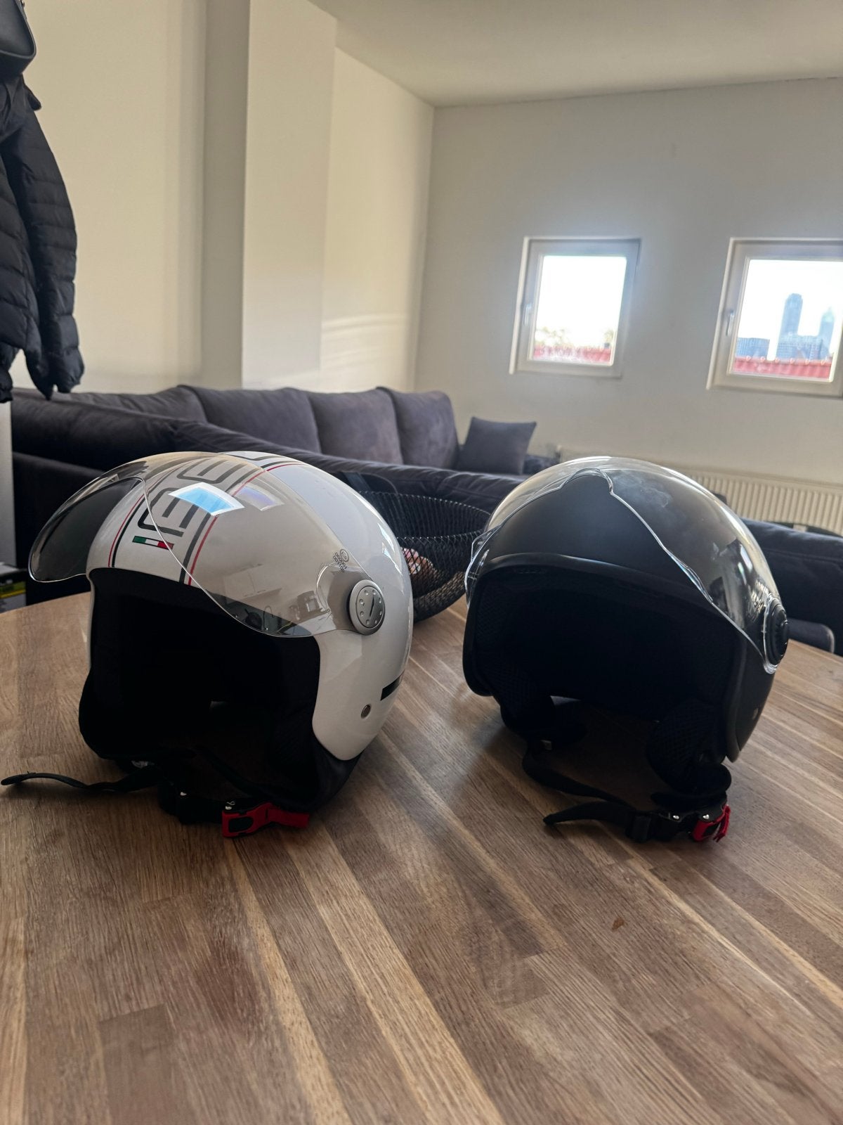 Beon Scooterhelmen (wit en zwart) - Maat M en L, Ophalen, Zo goed als nieuw, Medium