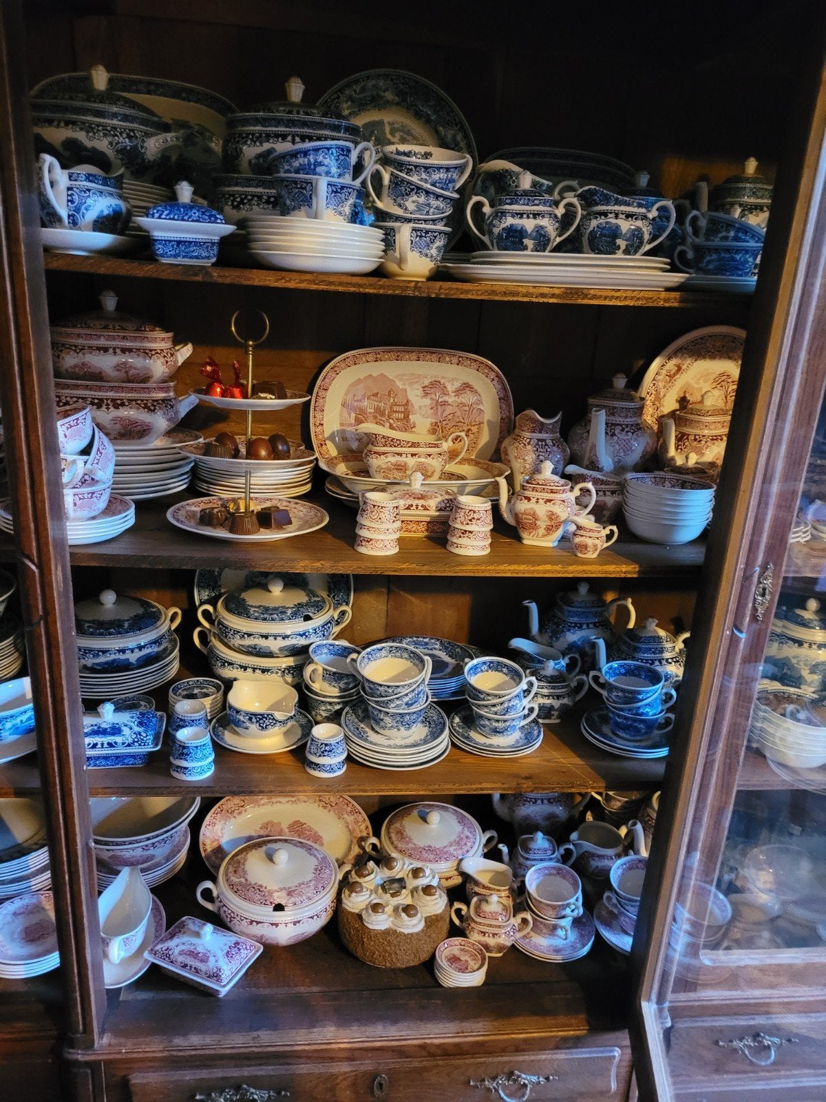 servies blauw/rood Castillo en Old England maastrichts, Ophalen