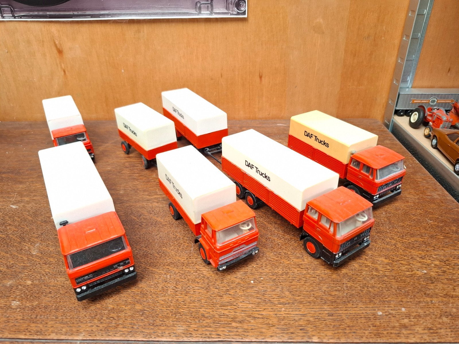 Set van 7 DAF Trucks miniatuur vrachtwagens, Ophalen of Verzenden, Zo goed als nieuw, Bus of Vrachtwagen