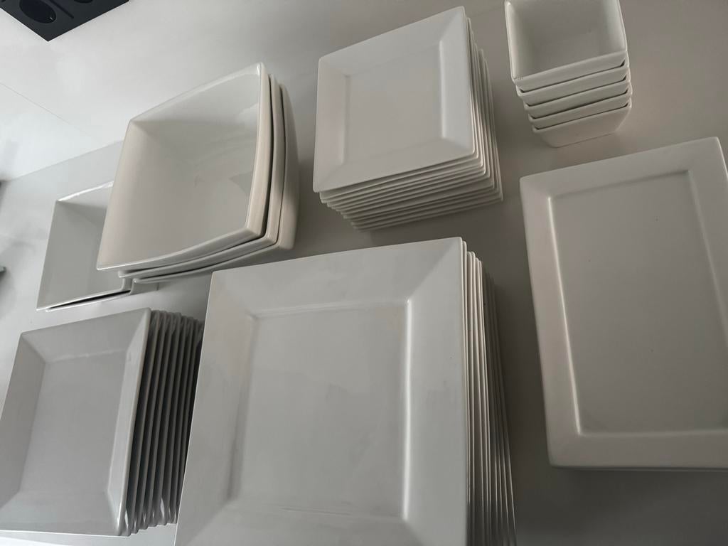 Wit vierkant porseleinen servies - 51-delig, Ophalen, Gebruikt, Effen, Porselein