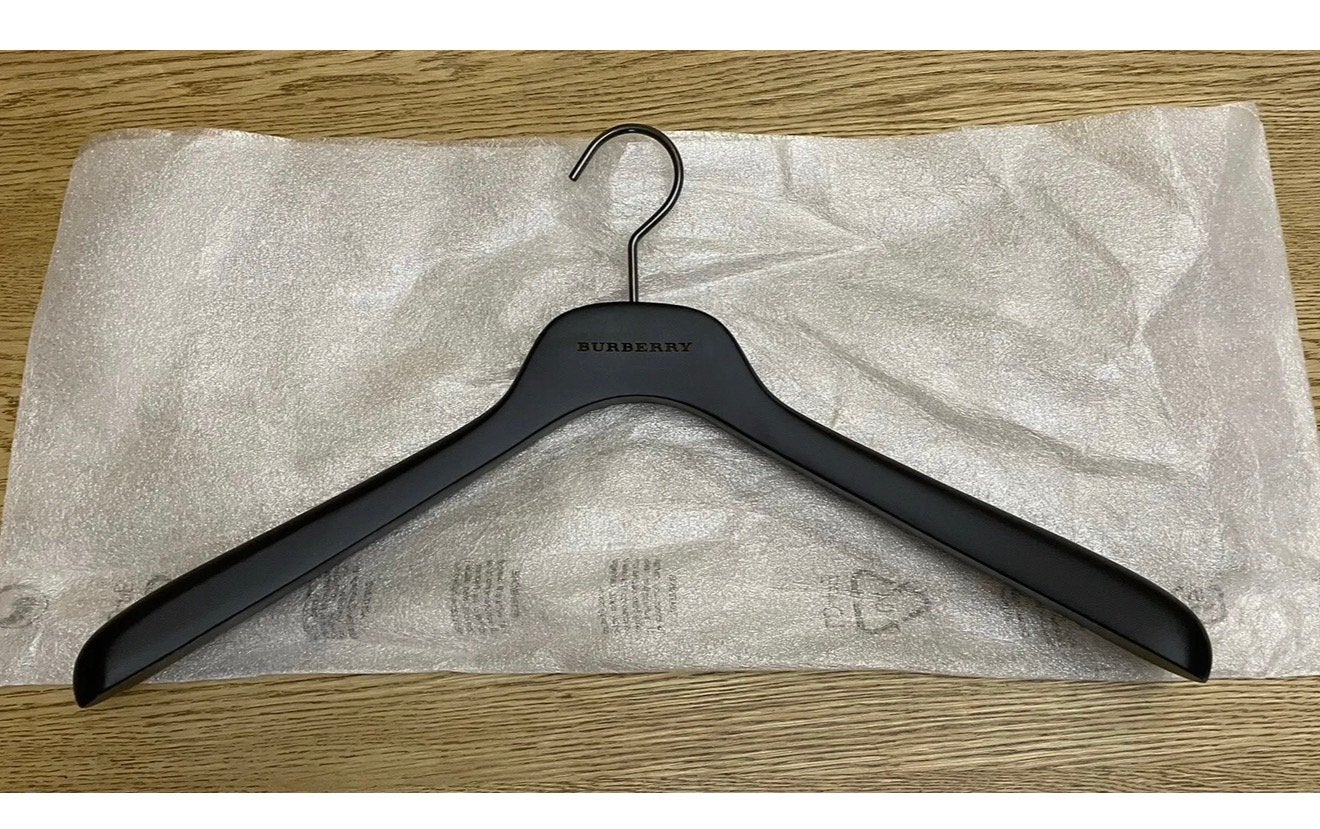 2X Nieuwe Burberry dark wood pak jas kledinghanger Origineel, Nieuw, Ophalen of Verzenden, H, H