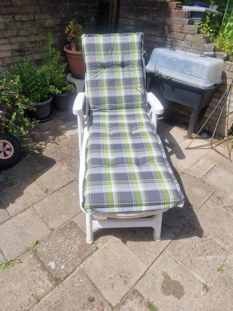 Ligstoel met nieuw kussen, Tuin en Terras, Ophalen