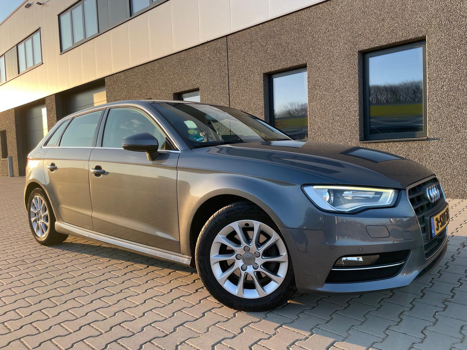 Audi A3 1.6 TDI 81KW Sportback 2013 Grijs, Auto's, Audi, Voorwielaandrijving, 4 cilinders, Origineel Nederlands, Particulier