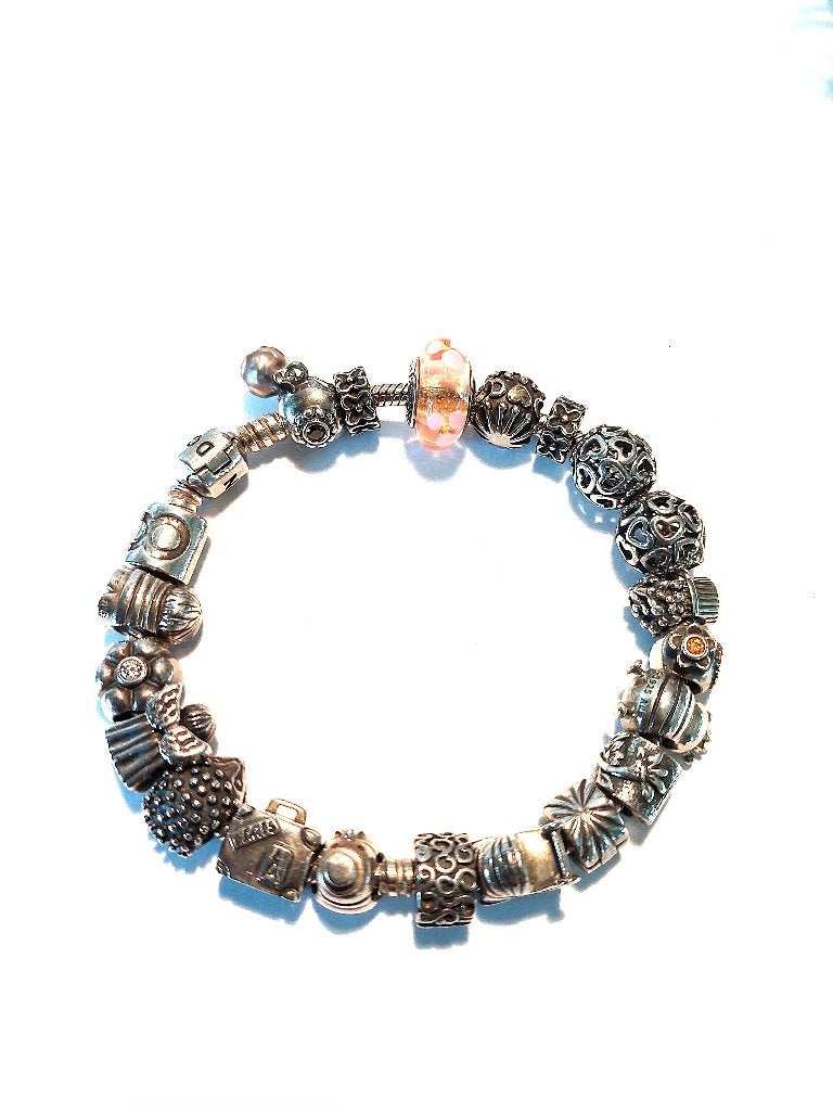 Pandora armband met 18 bedels en 3 stoppers, Pandora, Ophalen of Verzenden, Zo goed als nieuw, 4 bedels of meer