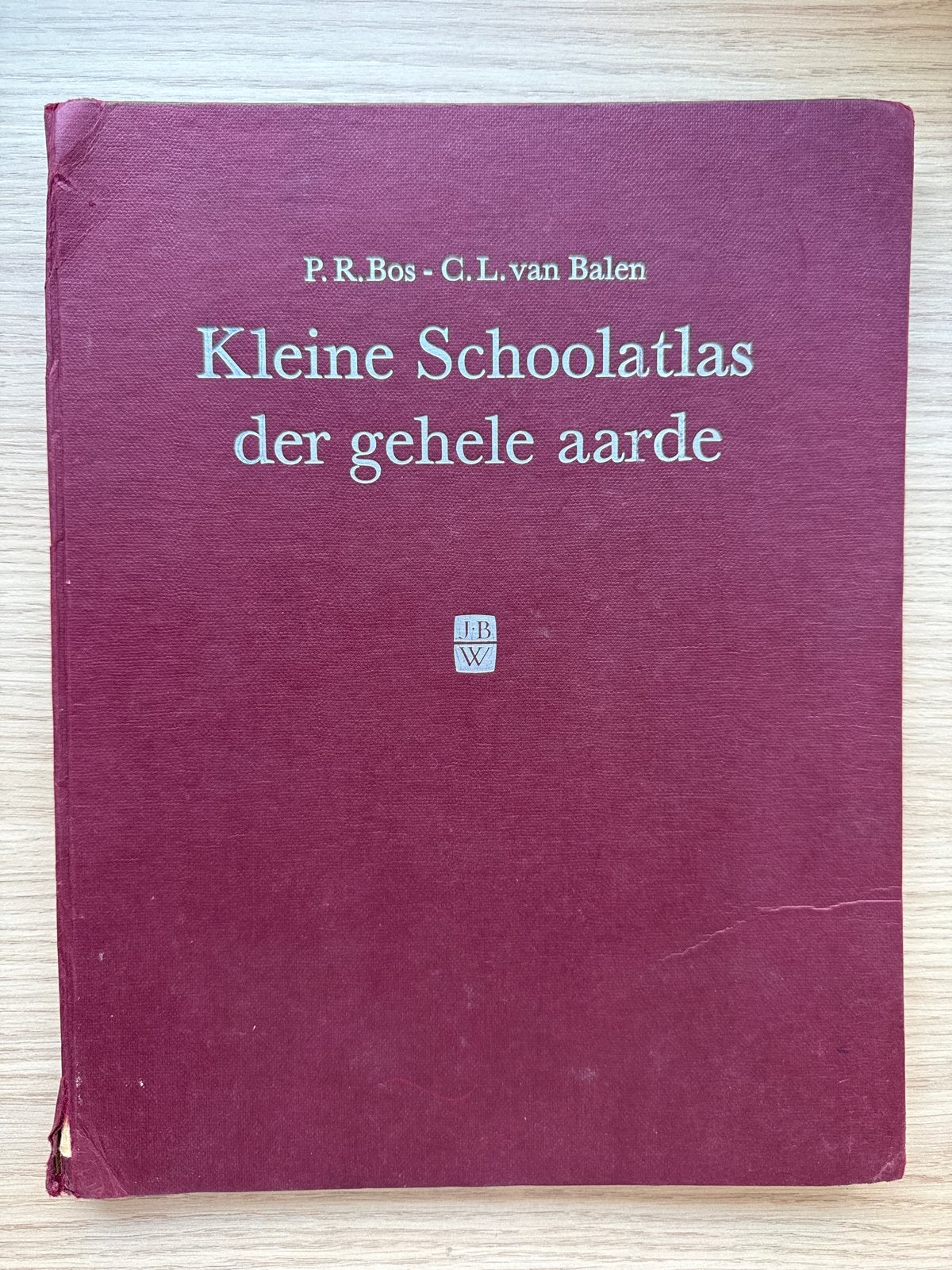 Kleine Schoolatlas der gehele aarde - P.R. Bos - C.L. van Ba, Boeken, Gelezen, Bosatlas, Ophalen of Verzenden, 1800 tot 2000
