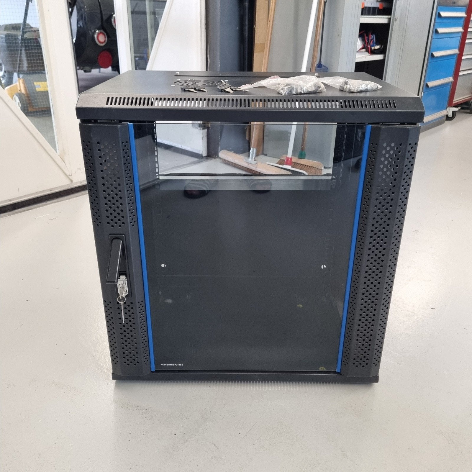 Patch kast, Computers en Software, Serverkasten, Ophalen, Gebruikt, Glas, Plaatstaal
