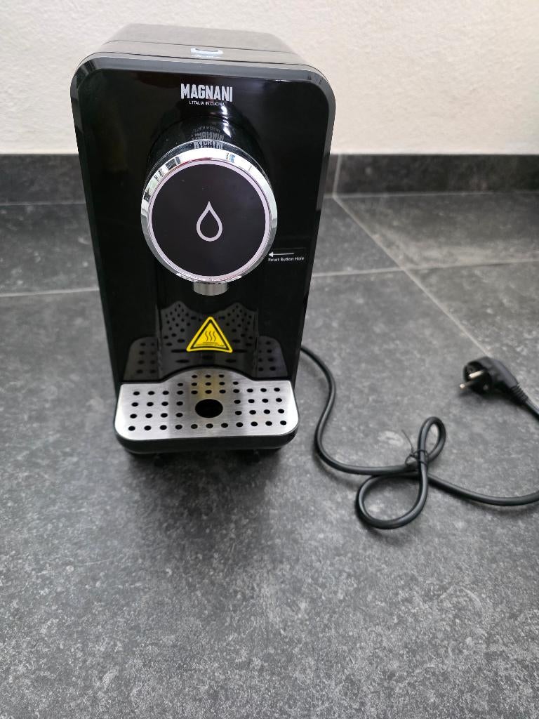 Magnani warmwaterdispenser watertank 2,5 liter - 3x gebruikt, 2 liter of meer, Ophalen, Zo goed als nieuw
