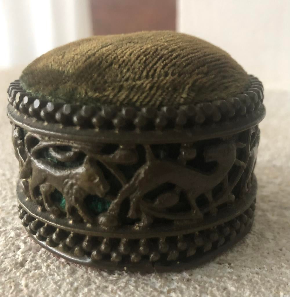 Oud speldenkussen fournituren reisnaaigereedschap oosters, Antiek en Kunst, Curiosa en Brocante, Ophalen of Verzenden