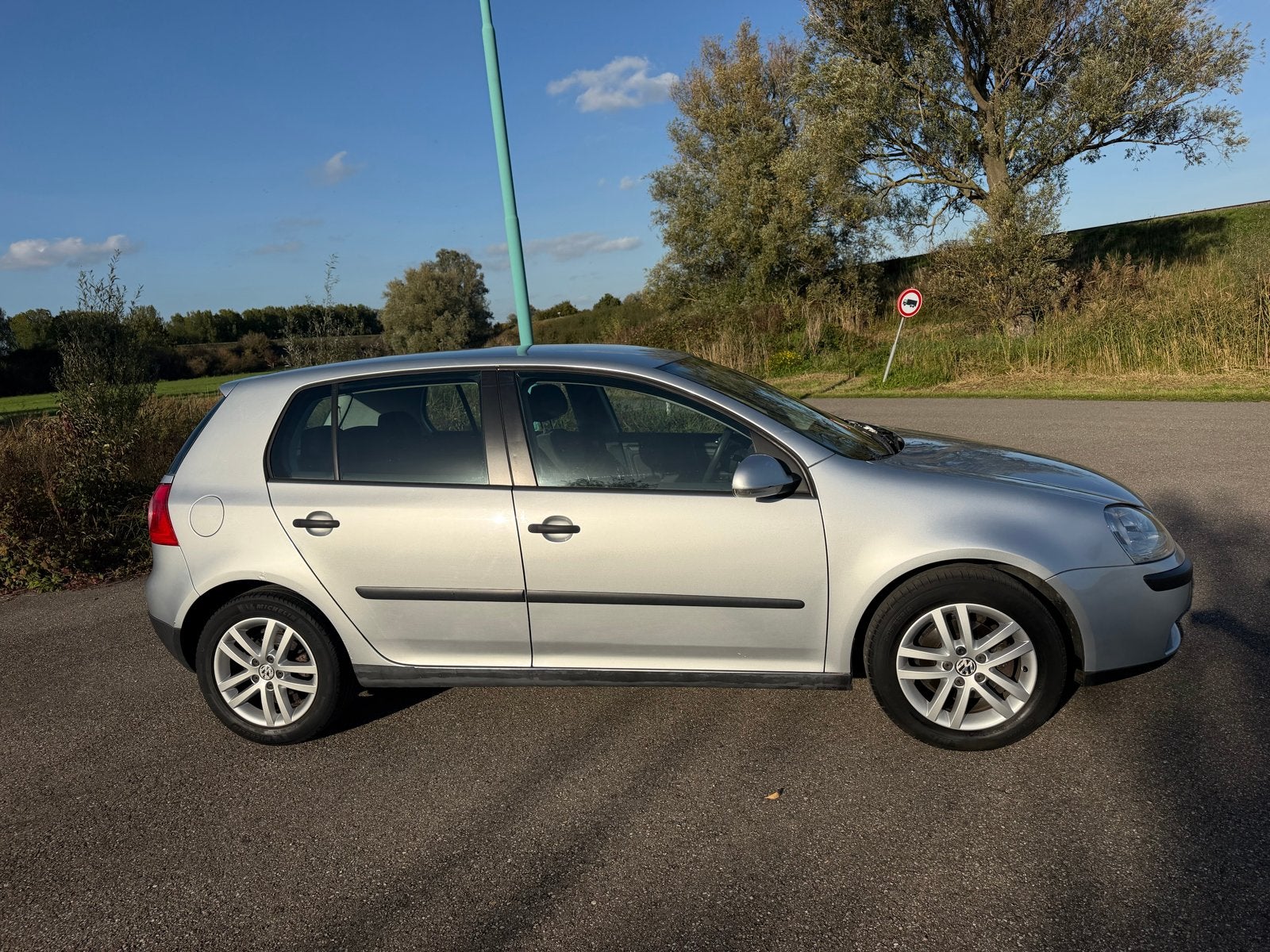 Volkswagen Golf 1.6 16V FSI 85KW 5D 2005 Grijs, Auto's, Voorwielaandrijving, 4 cilinders, 620 kg, Origineel Nederlands