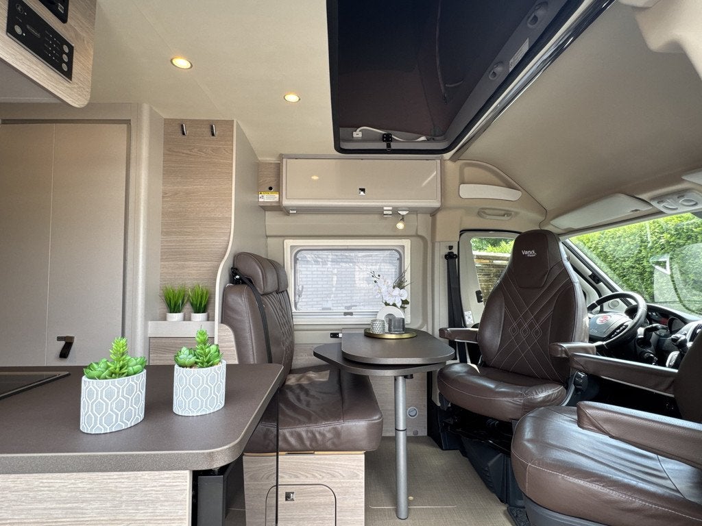 Bürstner Campeo 600 met Hefdak 140 pk AUTOMAAT 9-Traps Euro, Automaat, Buscamper of Camperbus, Ringverwarming, Bedrijf