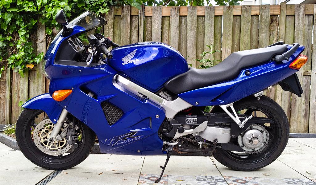 Mooie Honda VFR 800fi bouwjaar 2000, Sportuitlaat, 782 cc, 4 cilinders, Motorrijbewijs A