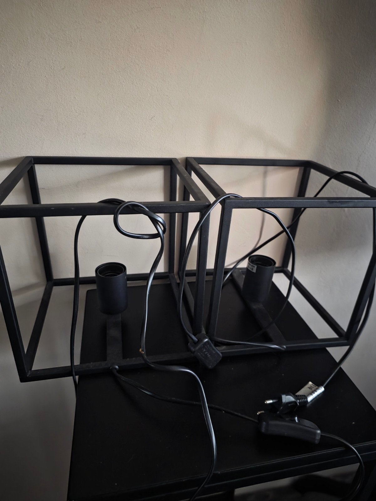 Kubus zwart stalen tafellampen 2 stuks, Ophalen of Verzenden, Zo goed als nieuw, Metaal, Minder dan 50 cm