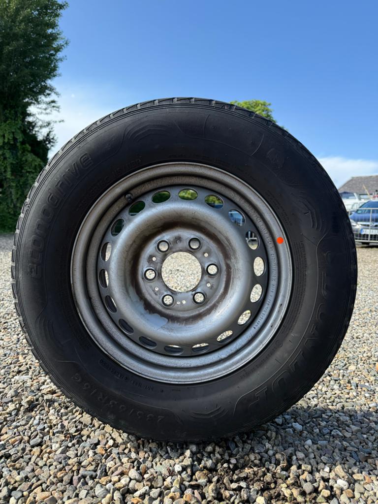 Gratis banden maat 235/63R/6C, Auto-onderdelen, Banden en Velgen, Ophalen, Bestelwagen, 235 mm, Band(en)