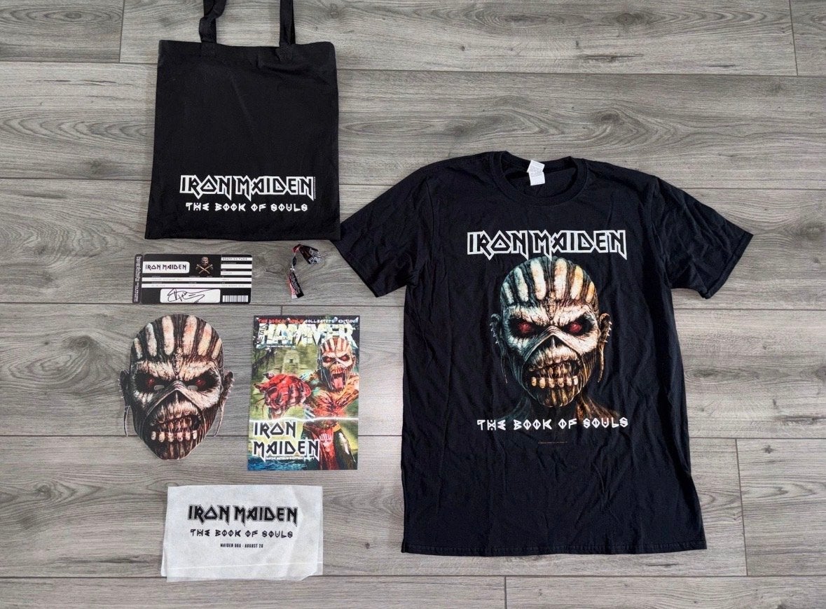 Iron Maiden Flight Package - The Book of Souls, Ophalen of Verzenden, Zo goed als nieuw, Overige typen, Gesigneerd