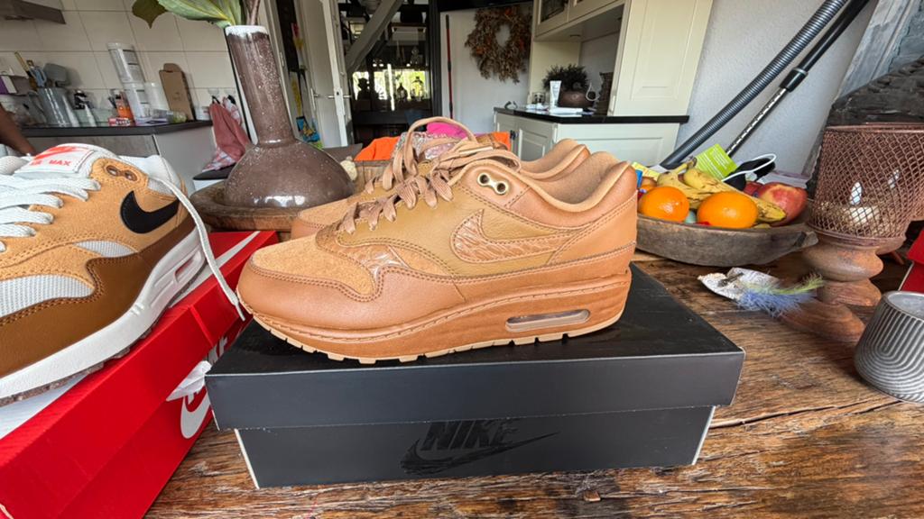 Nike air max 1, Bruin, Ophalen of Verzenden, Sneakers of Gympen, Zo goed als nieuw
