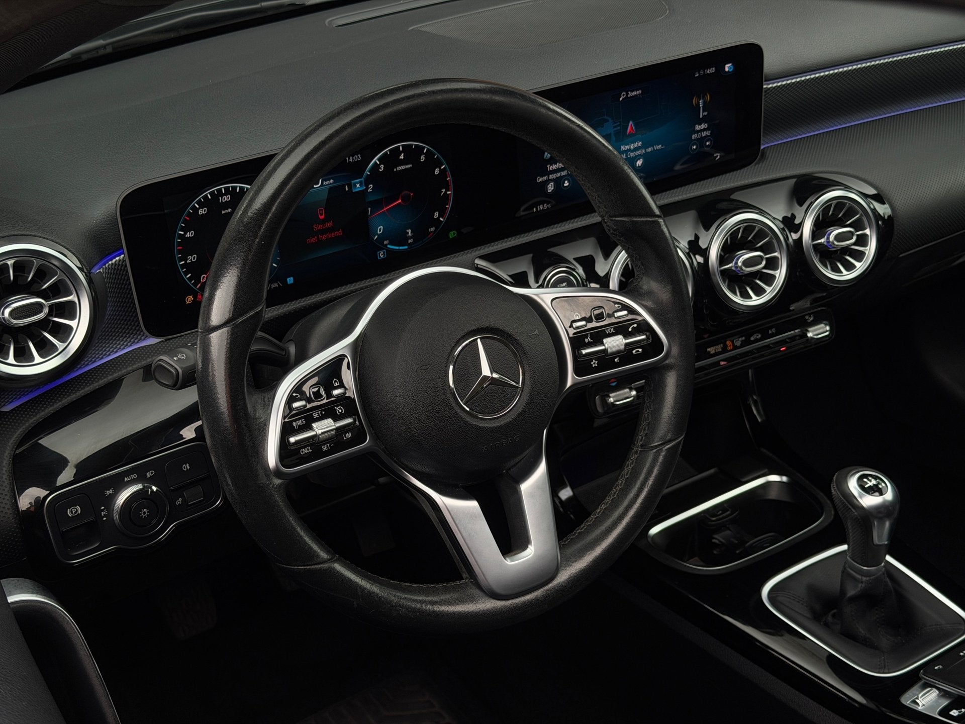 Mercedes-Benz A-klasse 180 | Pano | Sfeerverlichting | Leder, Auto's, Voorwielaandrijving, 136 pk, Gebruikt, 4 cilinders