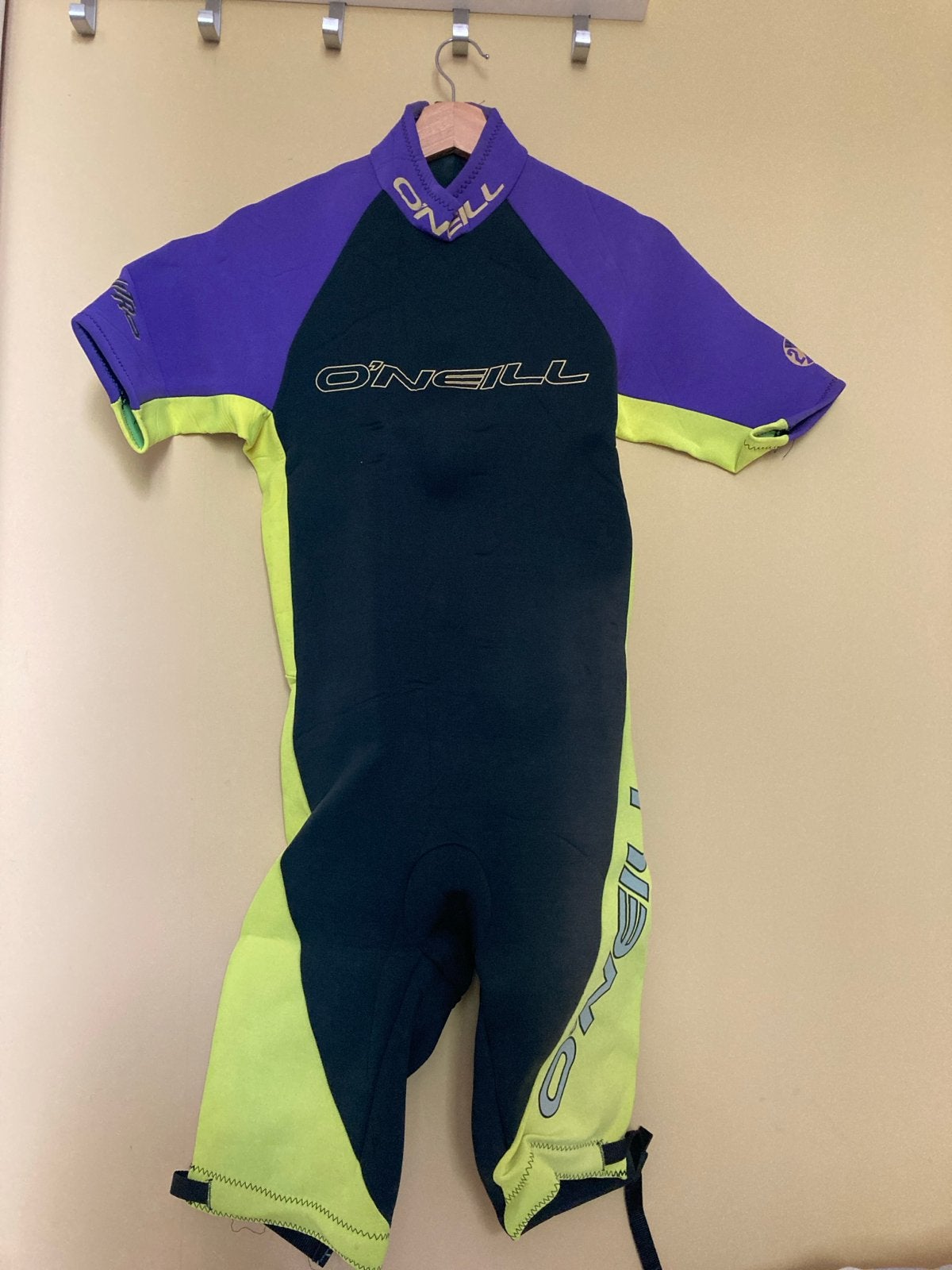 O'Neill Wetsuit - Kort model, maat M paars/zwart/geel, Watersport en Boten, Ophalen, Gebruikt, Heer, Wetsuit