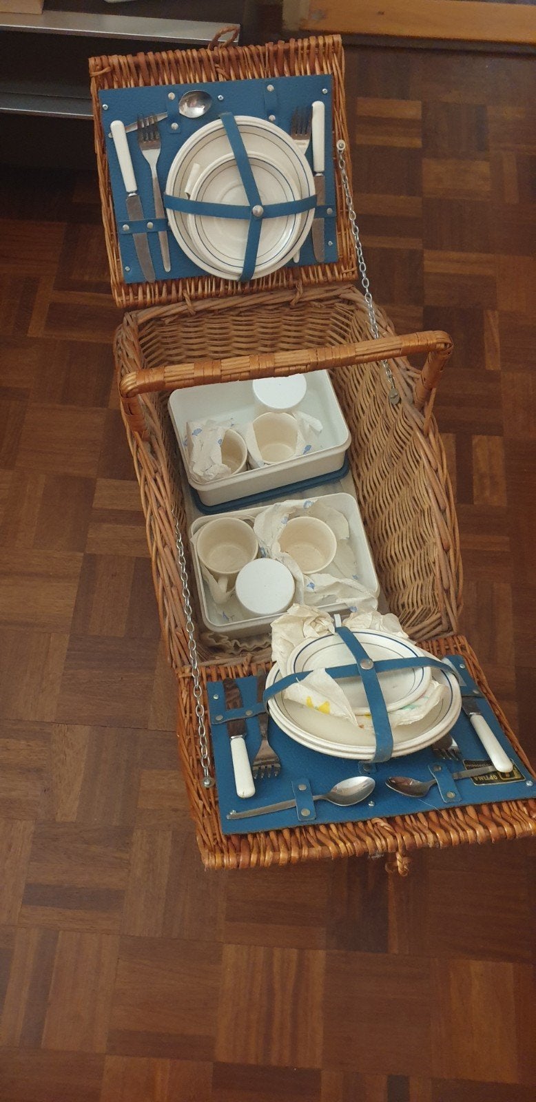 Tekoop  picknick mand, Hobby en Vrije tijd, Picknickmanden, Ophalen