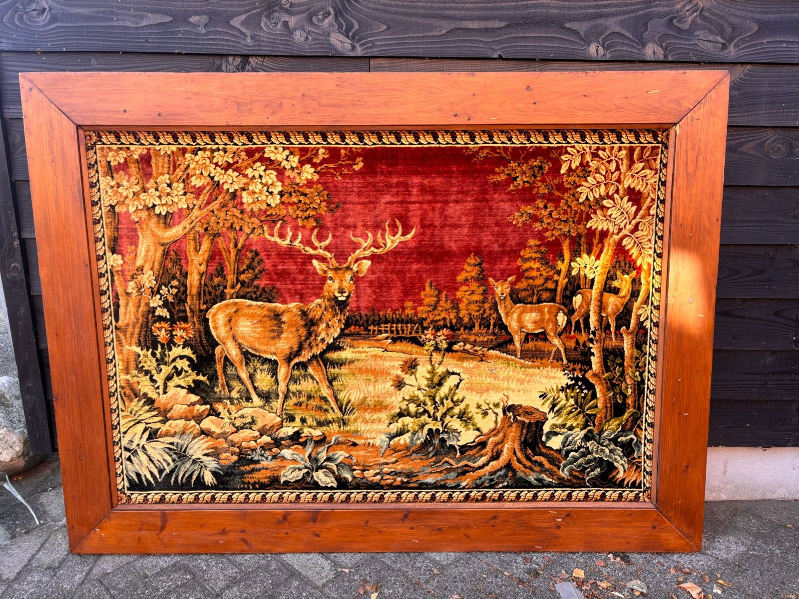 Antiek Wandkleed in houten lijst met hertenmotief, Ophalen, Ingelijst, Textiel, Wandkleed