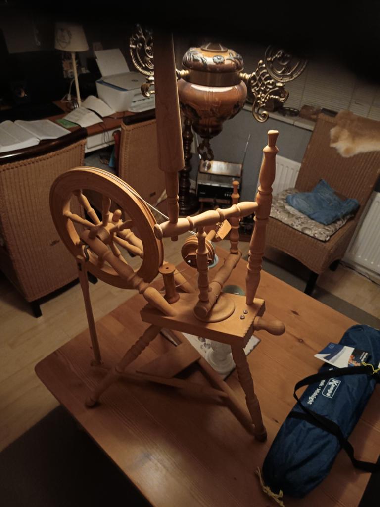 Mooi spinnewiel voor decoratie, Hobby en Vrije tijd, Spinnewielen en Spinnen, Ophalen, Spinnewiel
