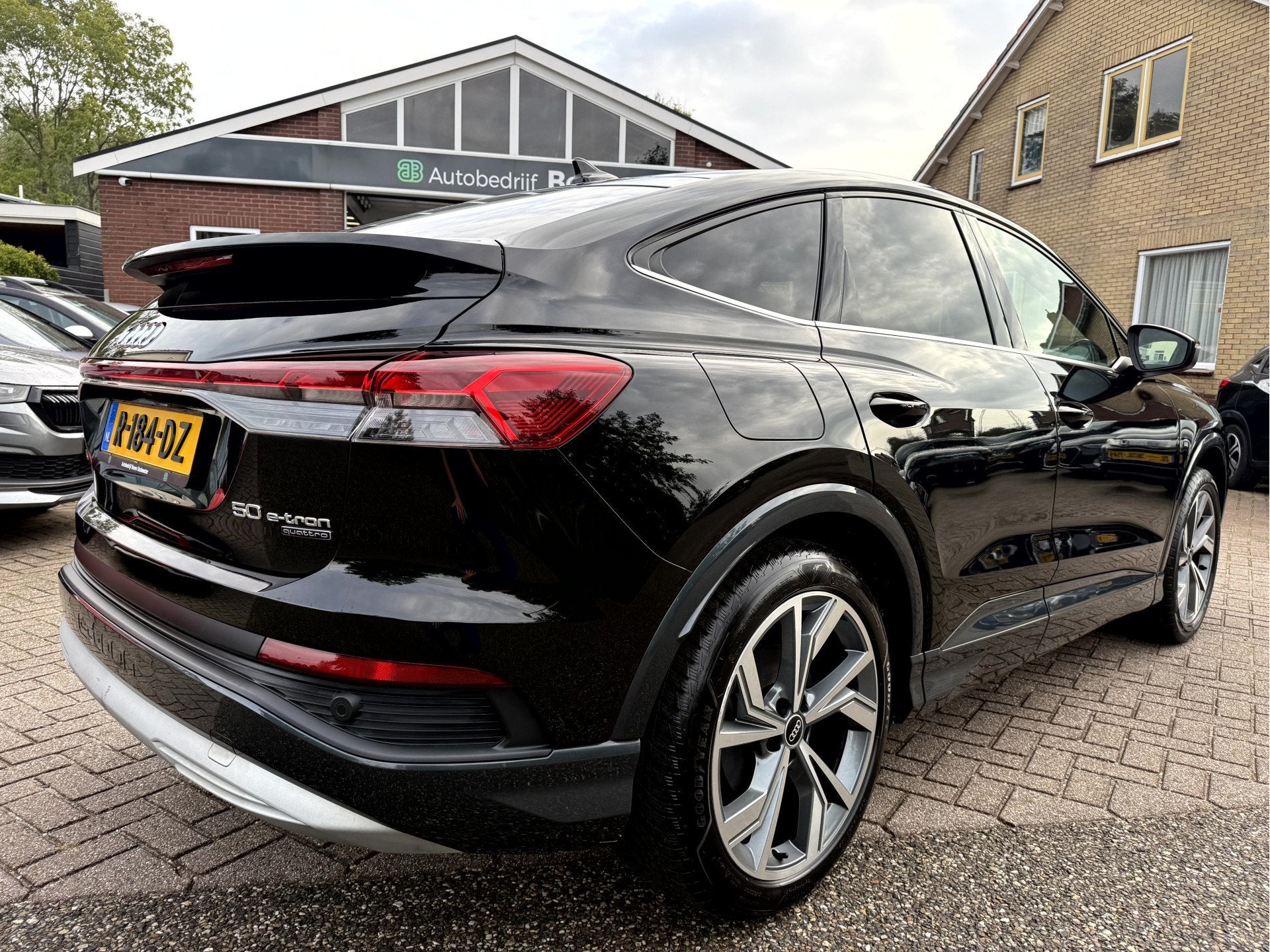 Audi Q4 Sportback e-tron 50 quattro 300pk Advanced edition 7, Auto's, Dealer onderhouden, Stof, Gebruikt, Zwart
