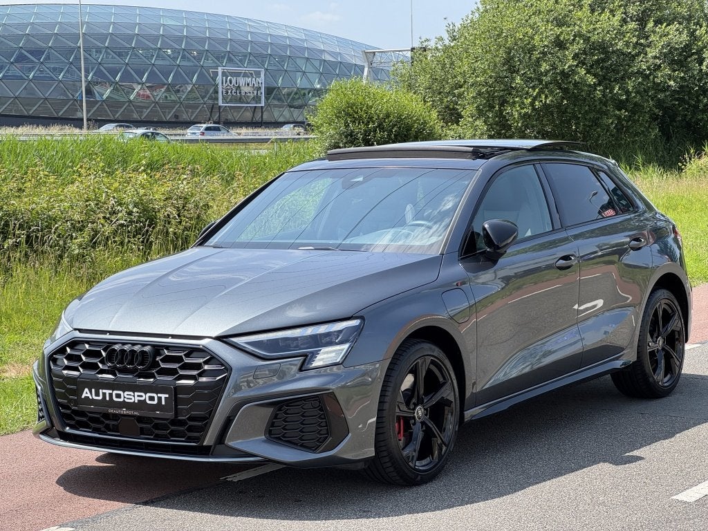 Audi A3 Sportback 45 TFSI e S-Line Pano Matrix Sfeerverlicht, Auto's, Audi, Gebruikt, 4 cilinders, Adaptive Cruise Control, Hybride Elektrisch/Benzine