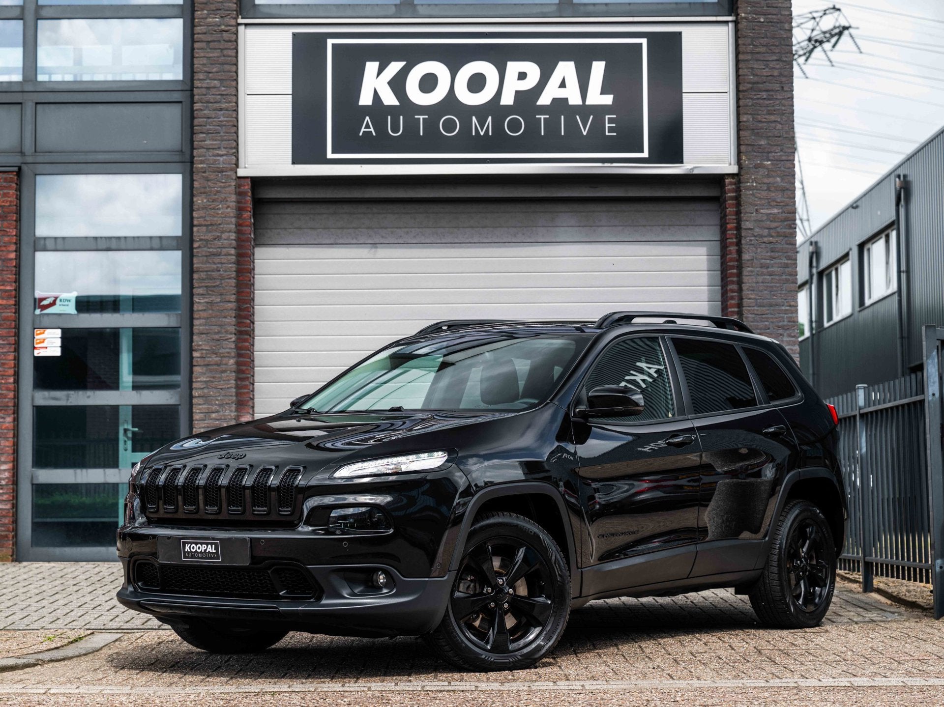 Jeep Cherokee 2.2 Night Eagle | Trekhaak | Bi-Xenon | €10., 450 kg, Gebruikt, 4 cilinders, Zwart