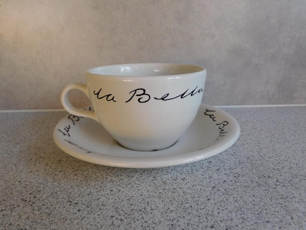 Kop en schotel La bella Cappuccino John Tams, Ophalen of Verzenden, Zo goed als nieuw, Overige stijlen, Kop(pen) en/of Schotel(s)