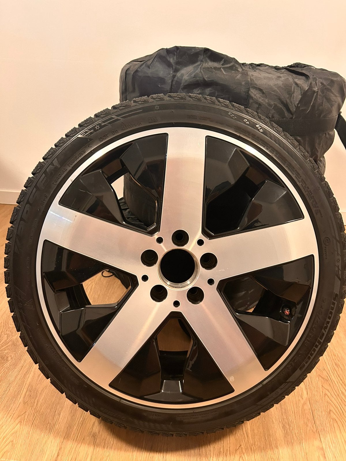 Set of wheels: rims with winter tires, 18 inch, Velg(en), 225 mm, Winterbanden