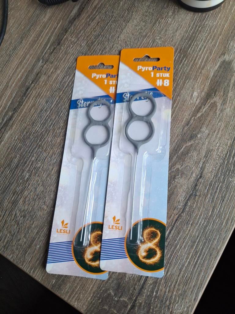 Nieuw 2 sterretjes 8 jaar, Hobby en Vrije tijd, Feestartikelen, Ophalen of Verzenden, Nieuw