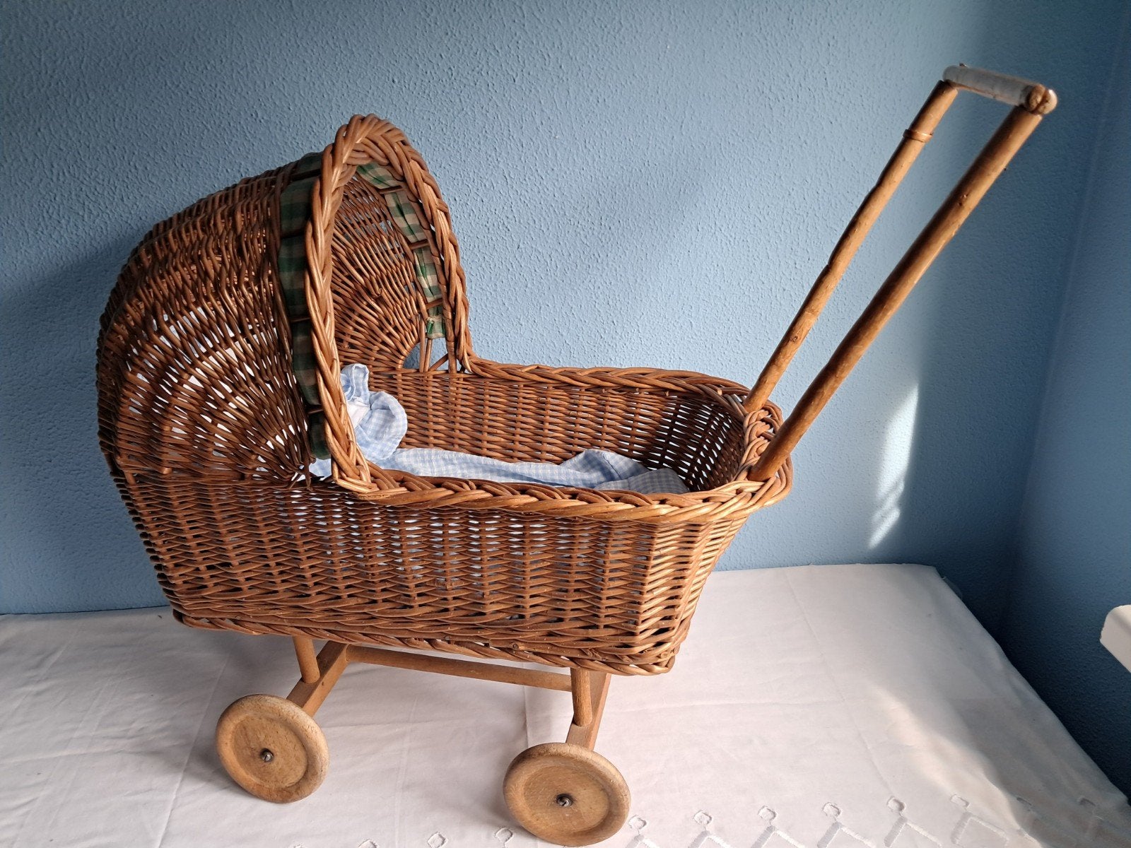 Mooie vintage rieten poppenwagen (mogelijk kattenmand)., Ophalen of Verzenden