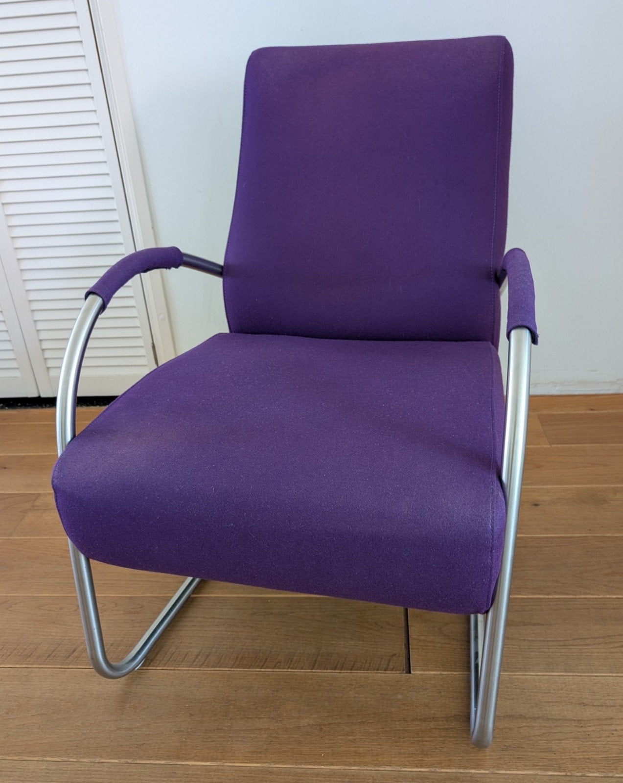 Stijlvolle paarse fauteuil van Jess Design, Huis en Inrichting, Fauteuils, Ophalen, Gebruikt, 75 tot 100 cm, Stof