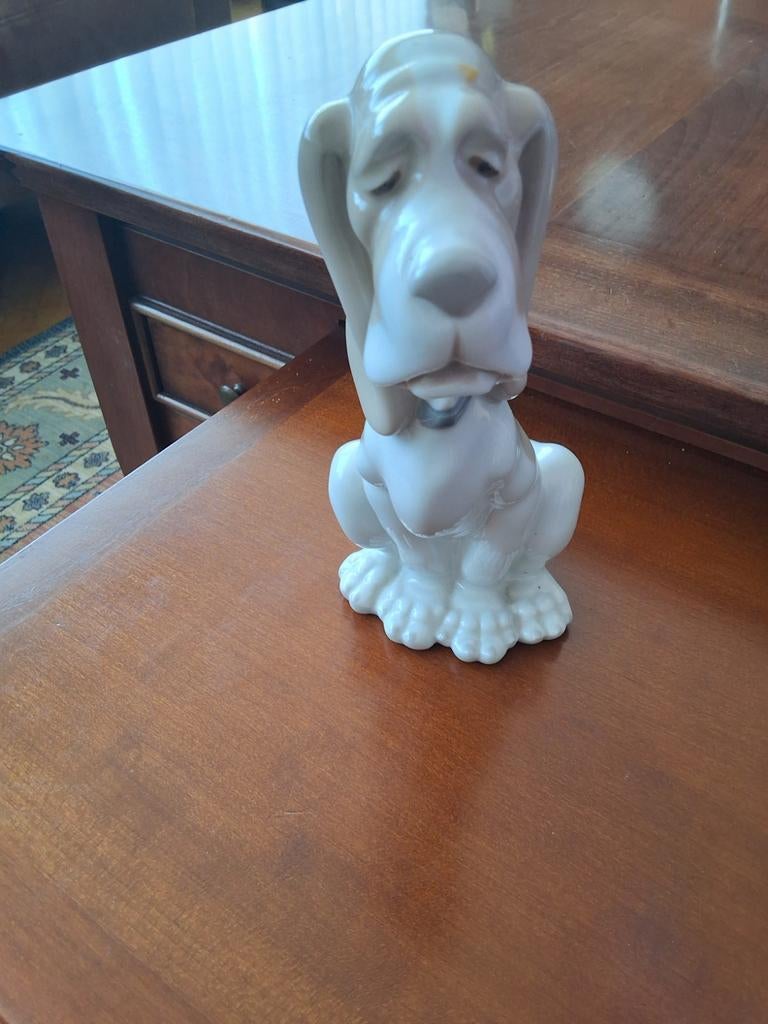 Nao by Lladro Basset Hound Porseleinen Beeldje, Antiek en Kunst, Antiek | Porselein, Ophalen of Verzenden