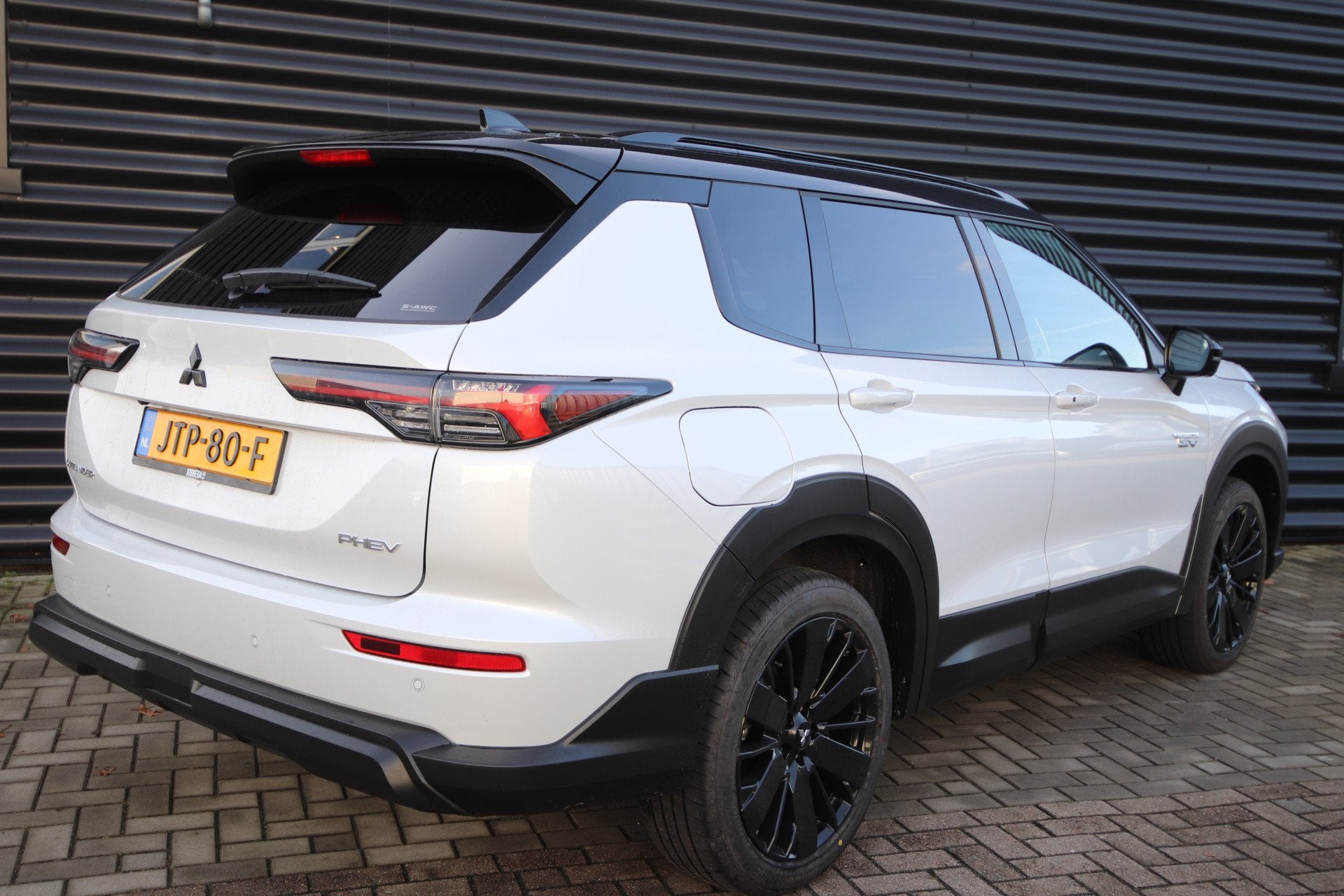 Mitsubishi Outlander 2.4 PHEV Instyle+ Trail pack, Black Edi, Automaat, Outlander, Euro 6, 4 cilinders