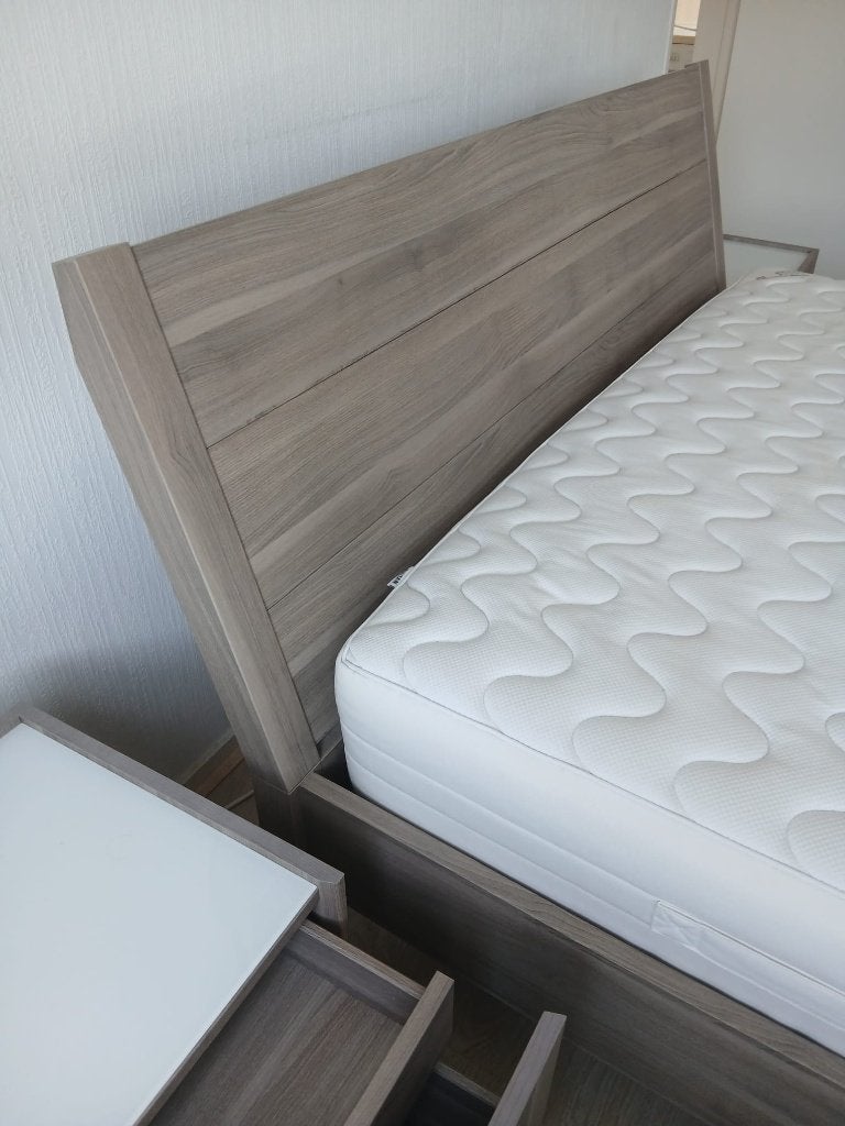Mooi zgan bed, Huis en Inrichting, Slaapkamer | Bedden, Ophalen, 90 cm, Overige kleuren, Tweepersoons
