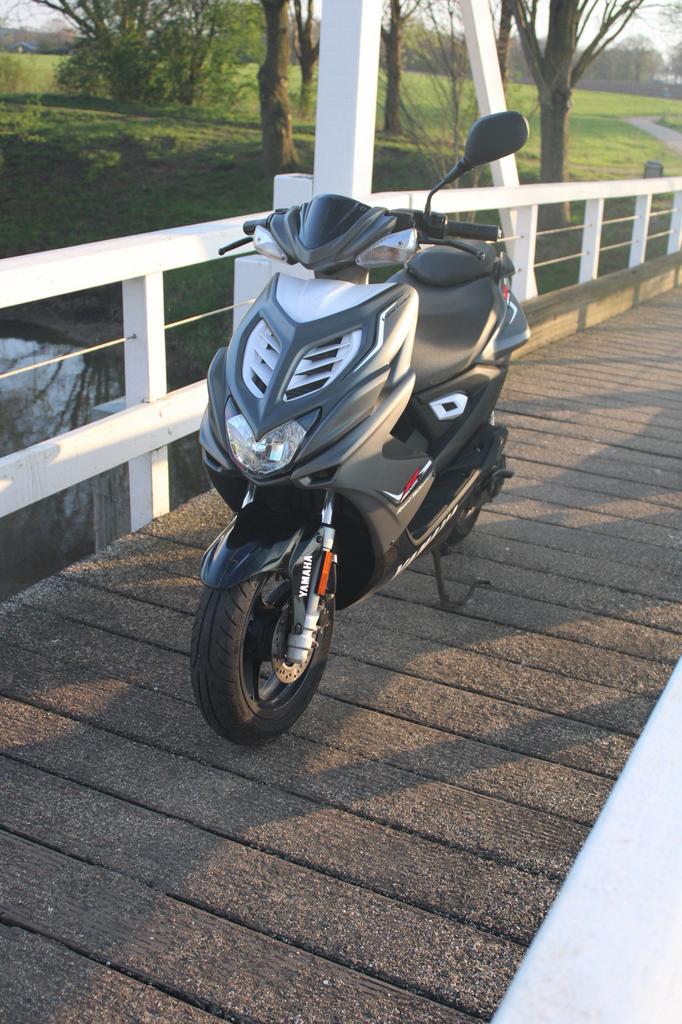 Yamaha aerox R 2 takt (uniek), Fietsen en Brommers, Scooters | Yamaha, Ophalen, Zo goed als nieuw, Benzine, Overige modellen