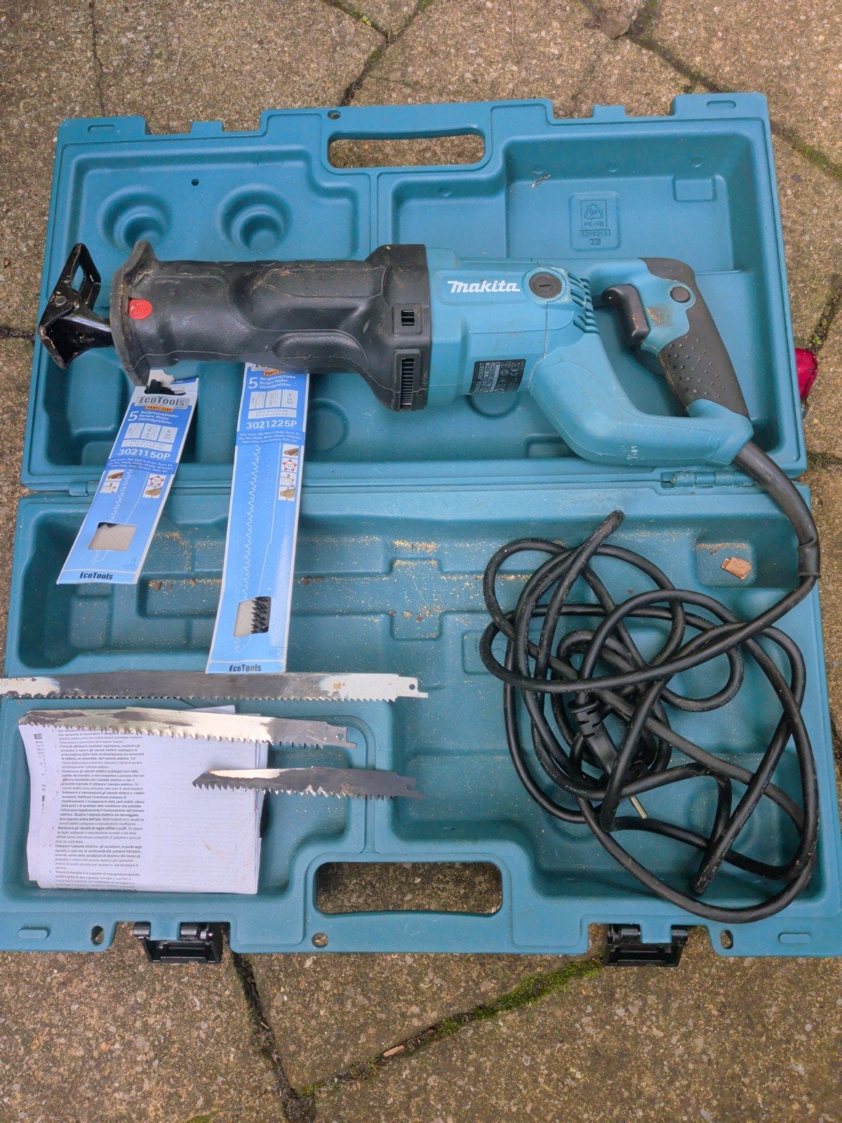 Makita JR3050T Reciprozaag - Compleet met 10 nieuwe zaagjes, Gebruikt, 70 mm of meer, 600 tot 1200 watt, Ophalen of Verzenden