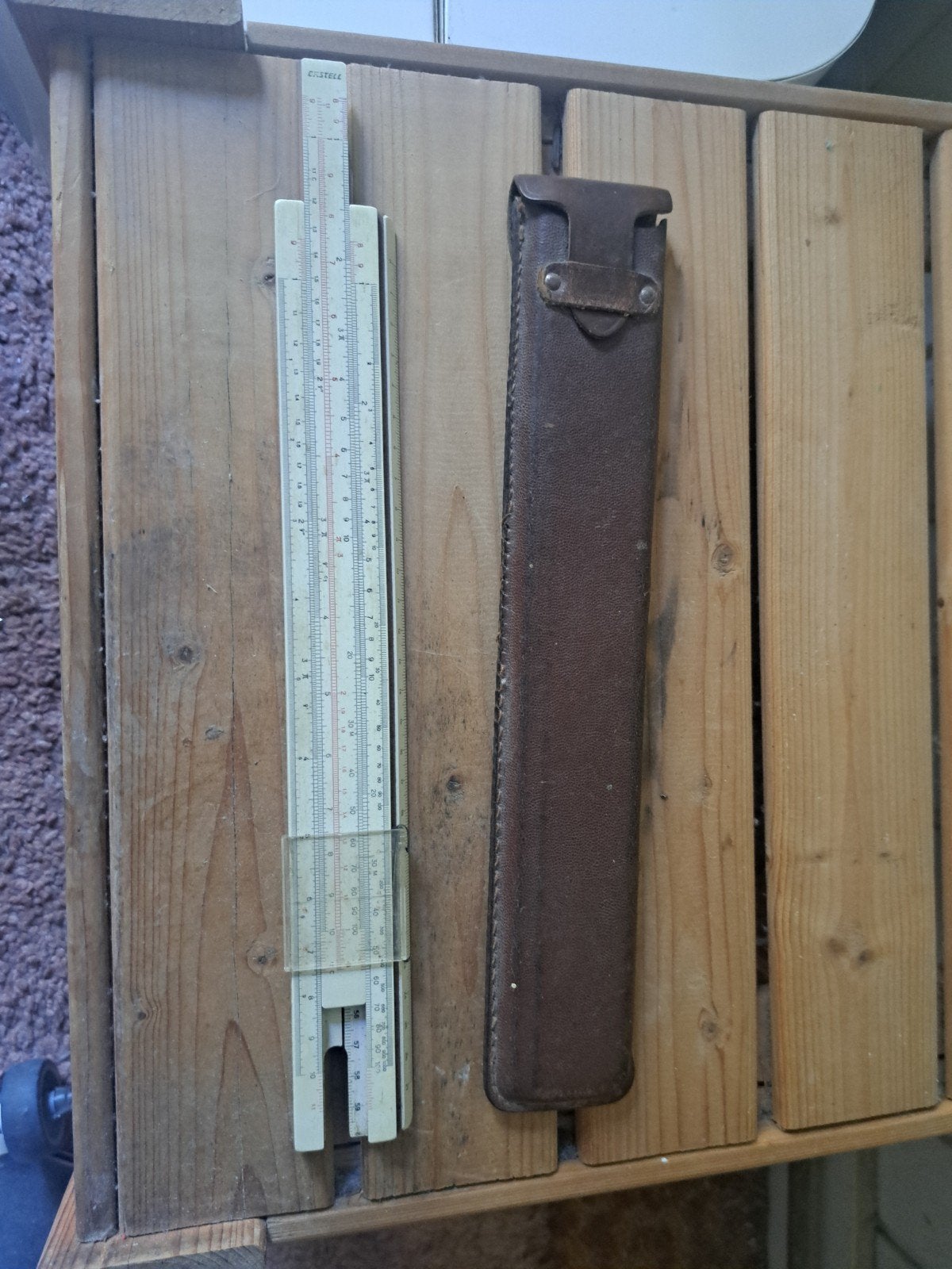 Vintage rekenliniaal met leren etui, Antiek en Kunst, Antiek | Gereedschap en Instrumenten, Ophalen