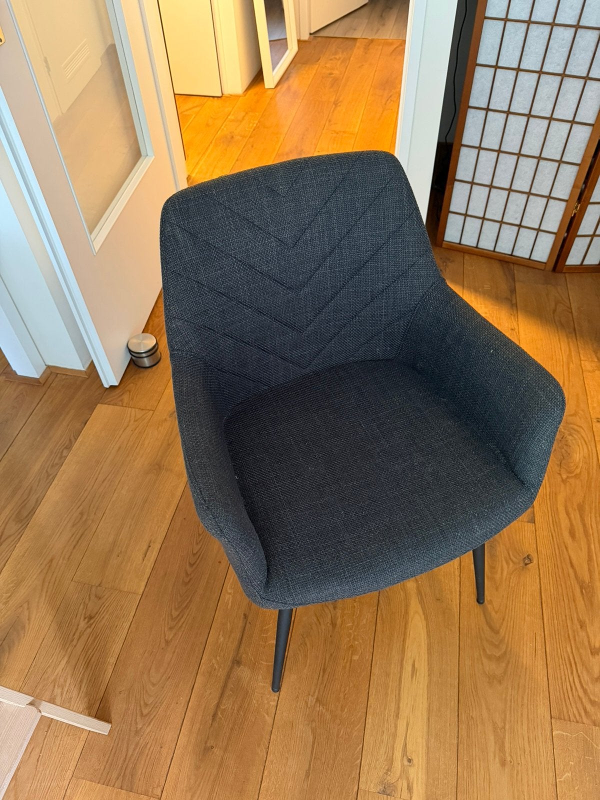 4 Dark Grey Fabric Lounge Chairs – Excellent Condition, Ophalen, Zo goed als nieuw, Grijs, Eén