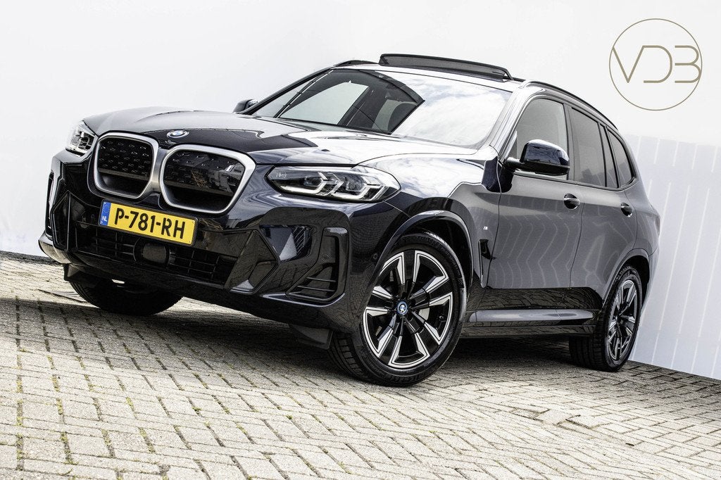 BMW iX3 Executive SOH 94,5% 80kWh Facelift PANO LEER BTW 1e, Achterwielaandrijving, Gebruikt, 110 €/maand, Zwart