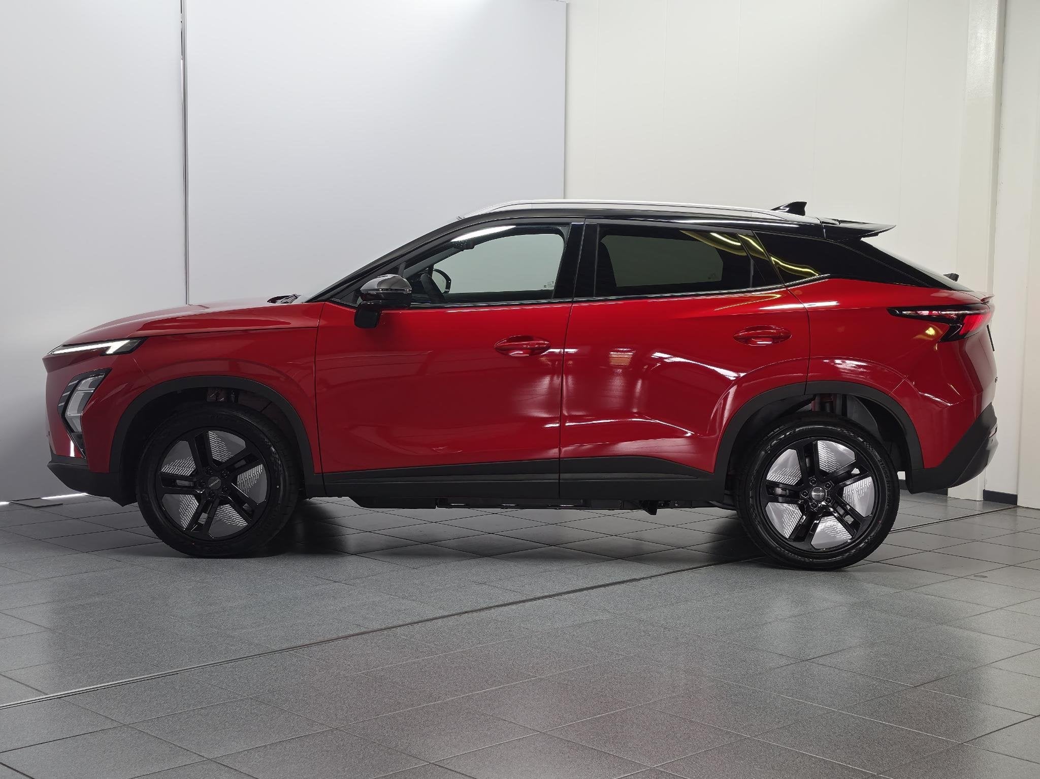 Omoda 5 EV Premium 61 kWh Schuif/kanteldak, rondom camera's,, Auto's, 12 maanden, Elektrisch, 430 km, 211 pk