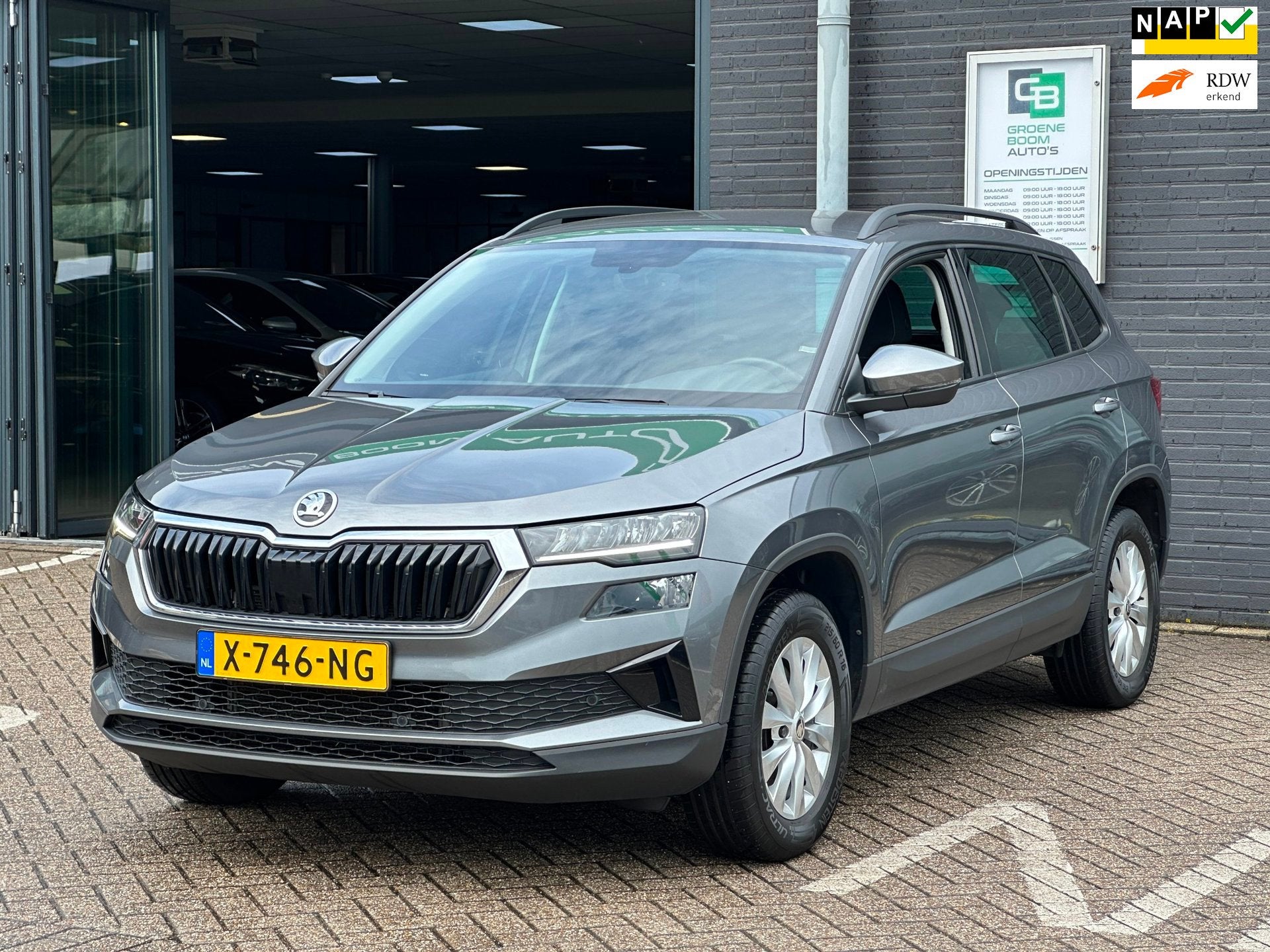 Skoda Karoq 1.5 TSI ACT Business Edition/CAMERA/CARPLAY/NL-A, Voorwielaandrijving, Stof, Euro 6, 4 cilinders