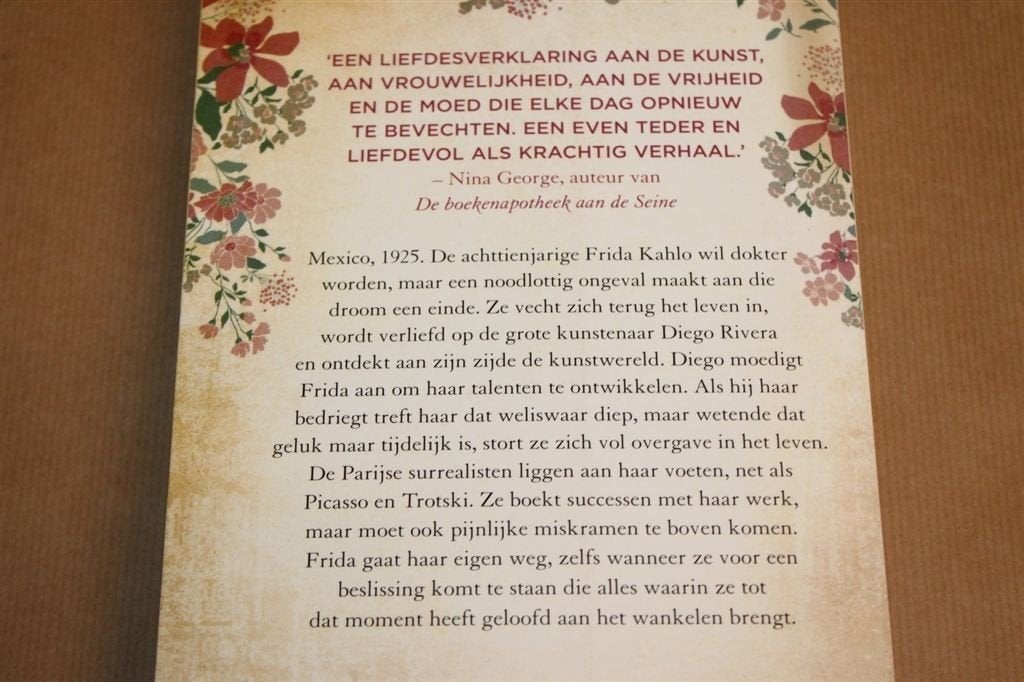 Frida Kahlo — Biografische Roman, Kleuren van het Leven 2020, Boeken, Biografieën, Ophalen of Verzenden, Gelezen