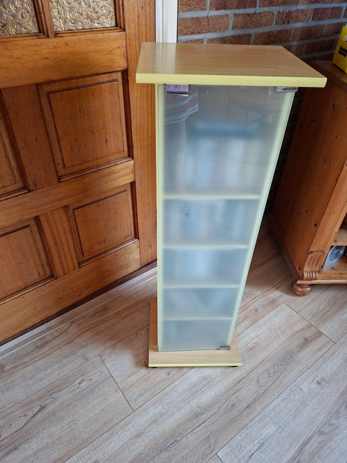 Cd kast met melk deur, Huis en Inrichting, Woonaccessoires | Cd- en Dvd-rekken, Ophalen, Hout, Cd's