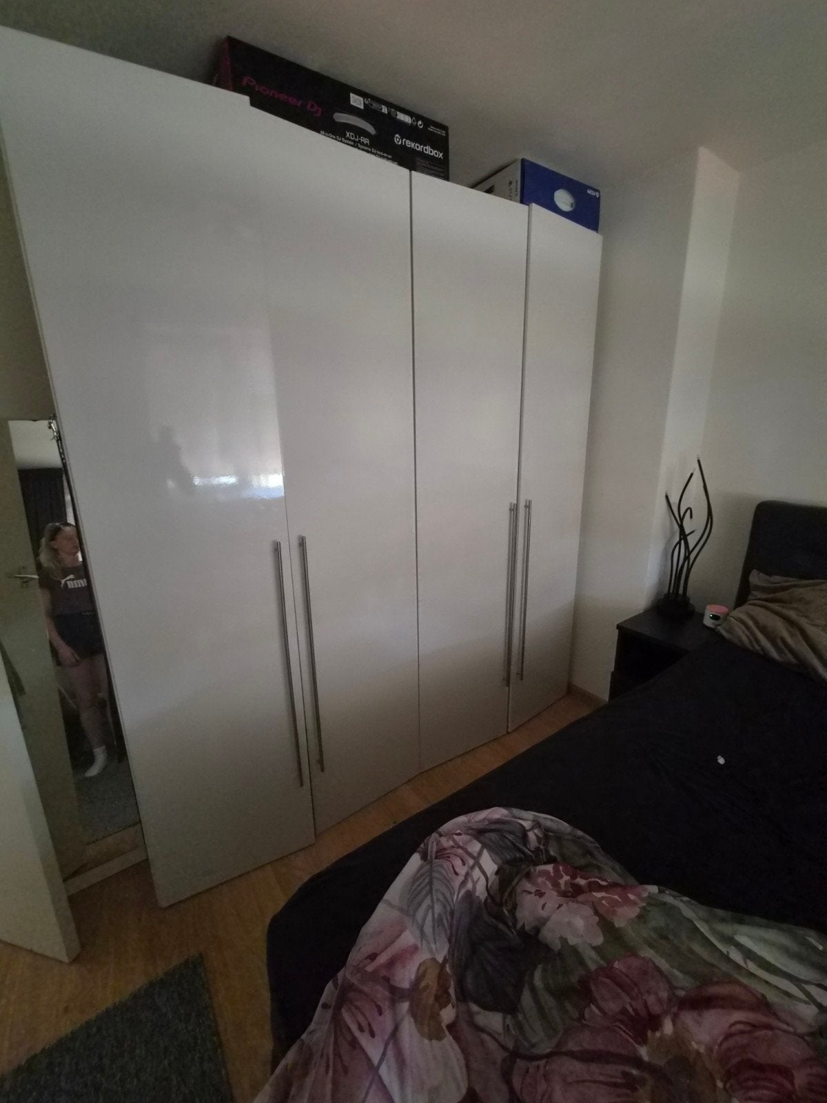 Witte kledingkast met veel opbergruimte, Huis en Inrichting, Kasten | Kledingkasten, Ophalen, Met deur(en), Gebruikt, 200 cm of meer