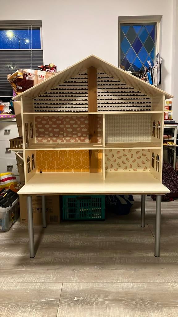 Groot houten poppenhuis met 3 verdiepingen en meubels, Ophalen, Zo goed als nieuw, Poppenhuis