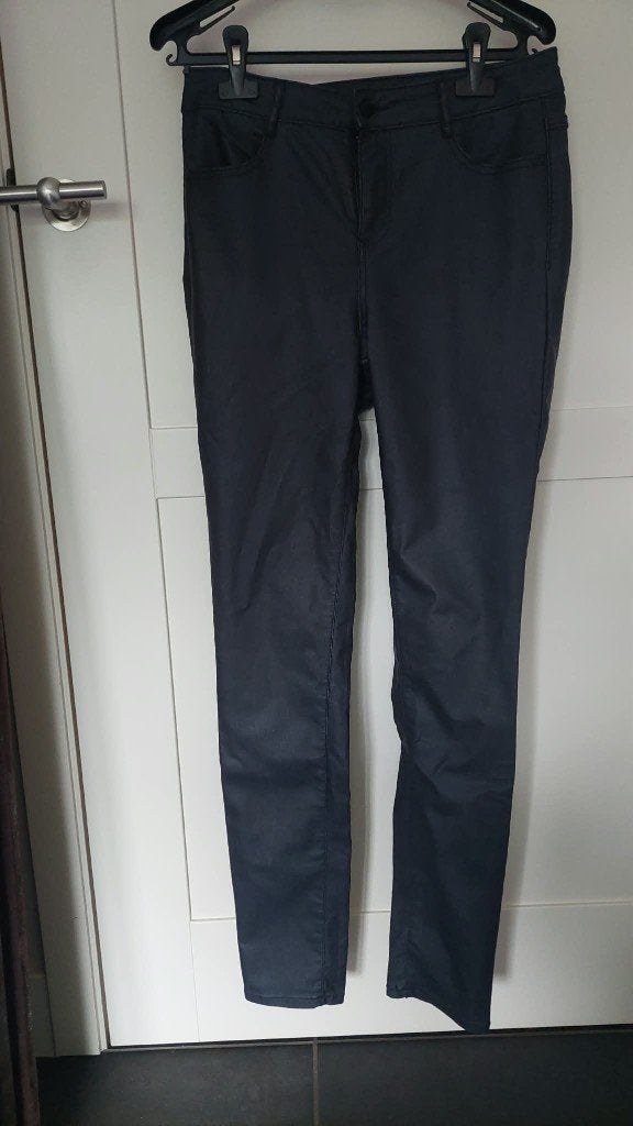 Blauwe skinny broek met coating - VILA - maat EU L / M, Kleding | Dames, Blauw, Vila, Maat 42/44 (L), Ophalen of Verzenden