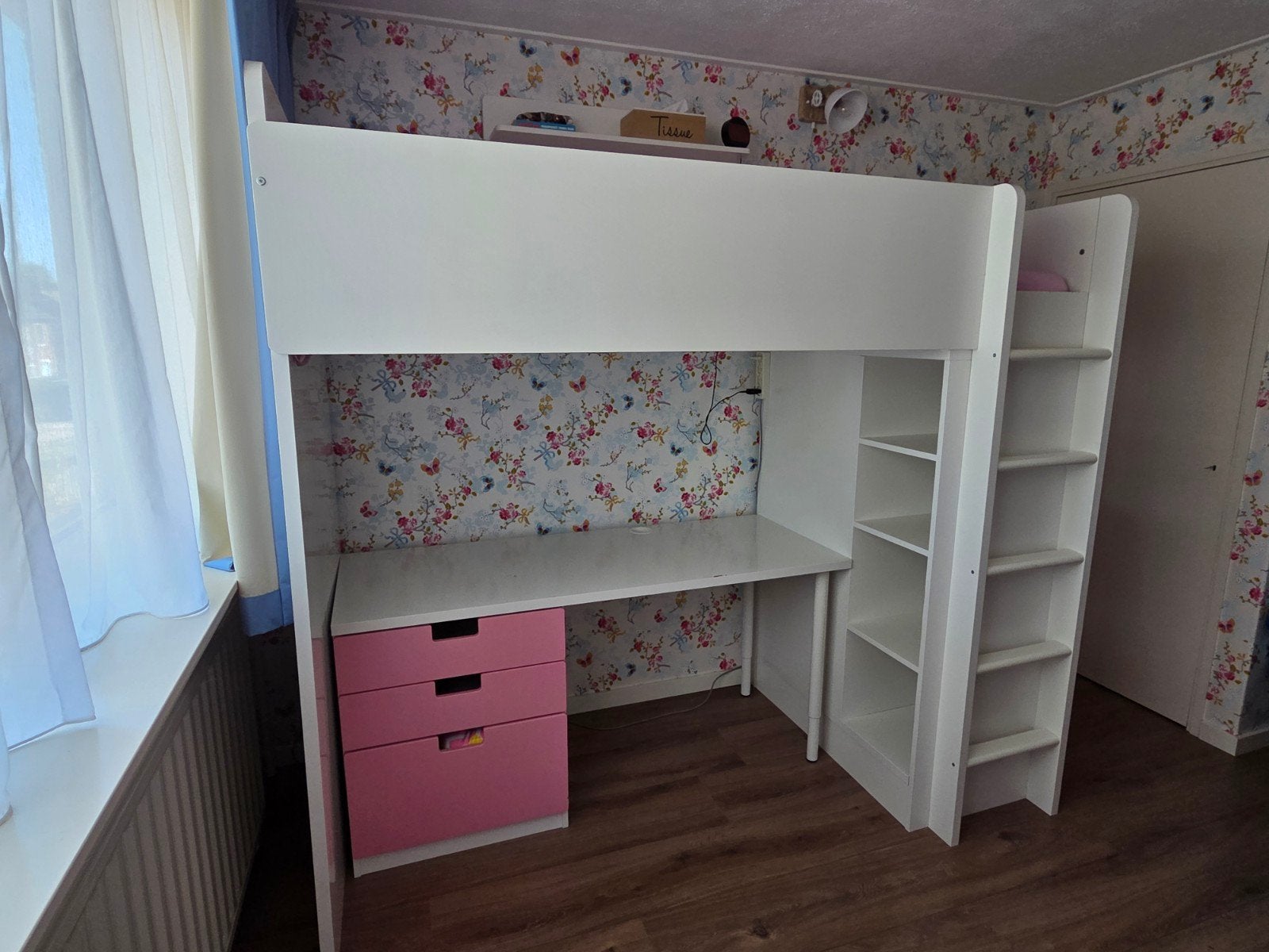 Hoogslaper met bureau, kast en planken - Wit/Roze GRATIS!